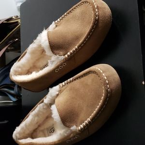 Ugg slippers size 9 color wheat